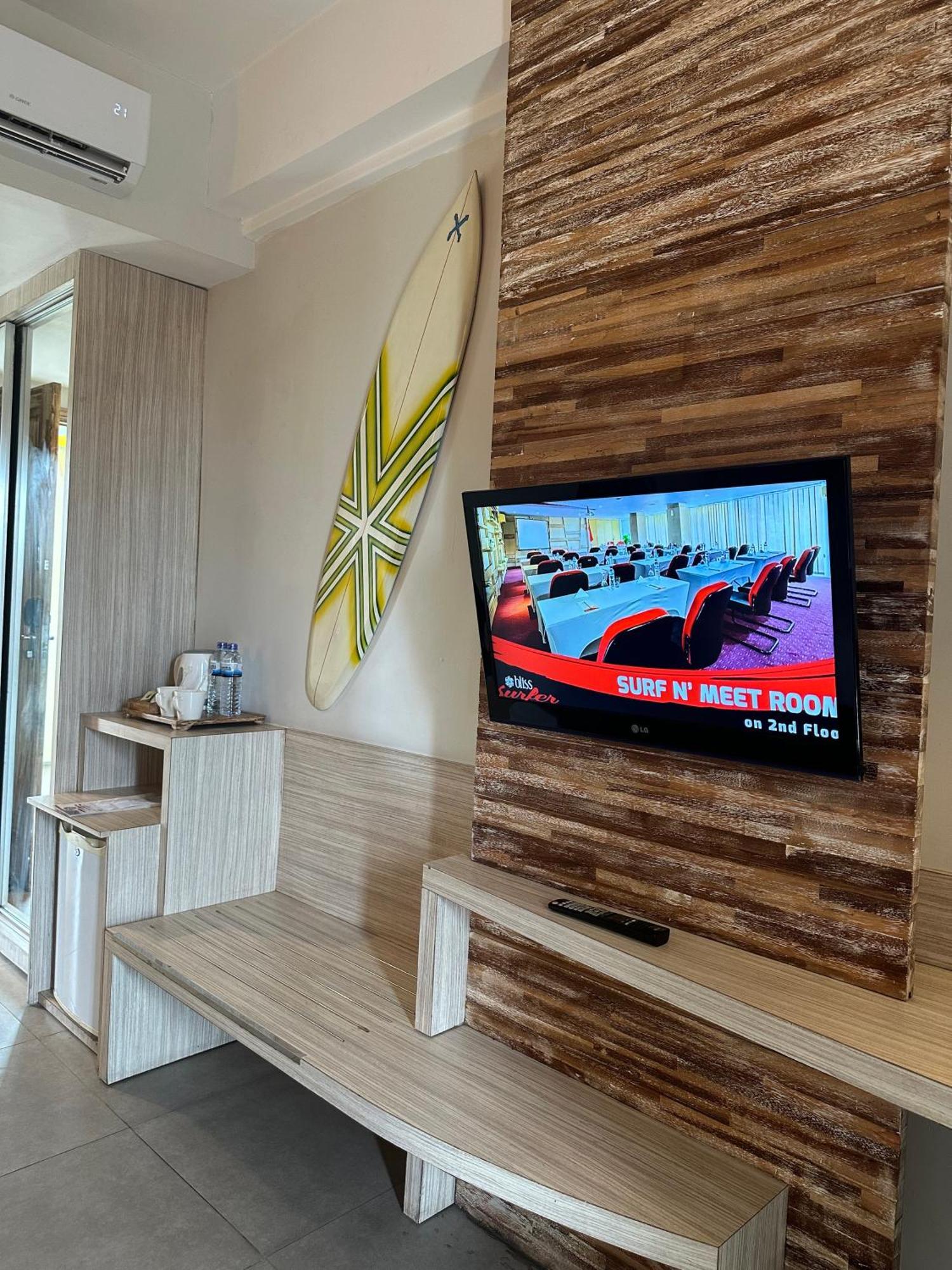 Bliss Surfer Hotel By Tritama Hospitality Legian Exteriör bild