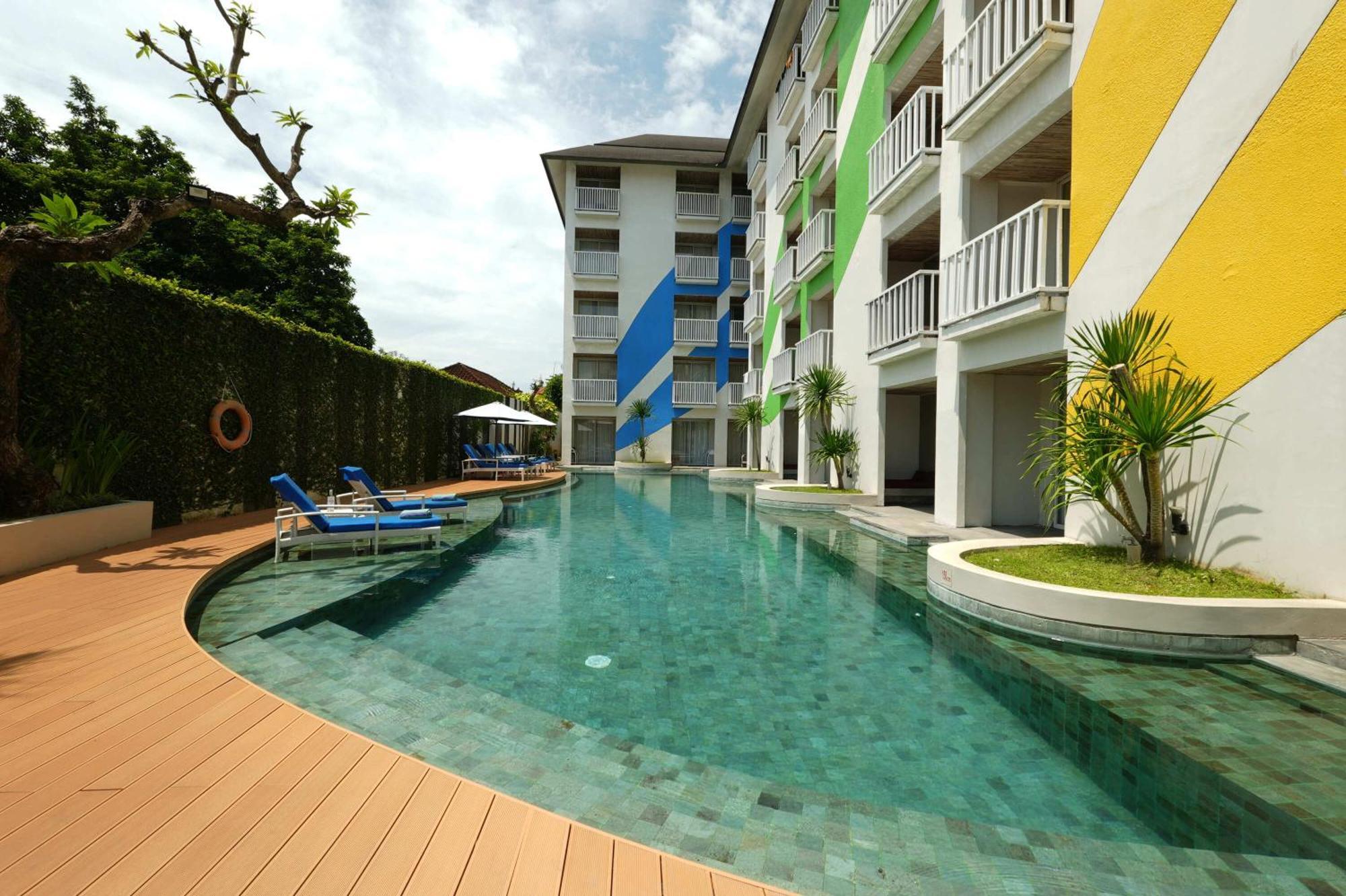 Bliss Surfer Hotel By Tritama Hospitality Legian Exteriör bild