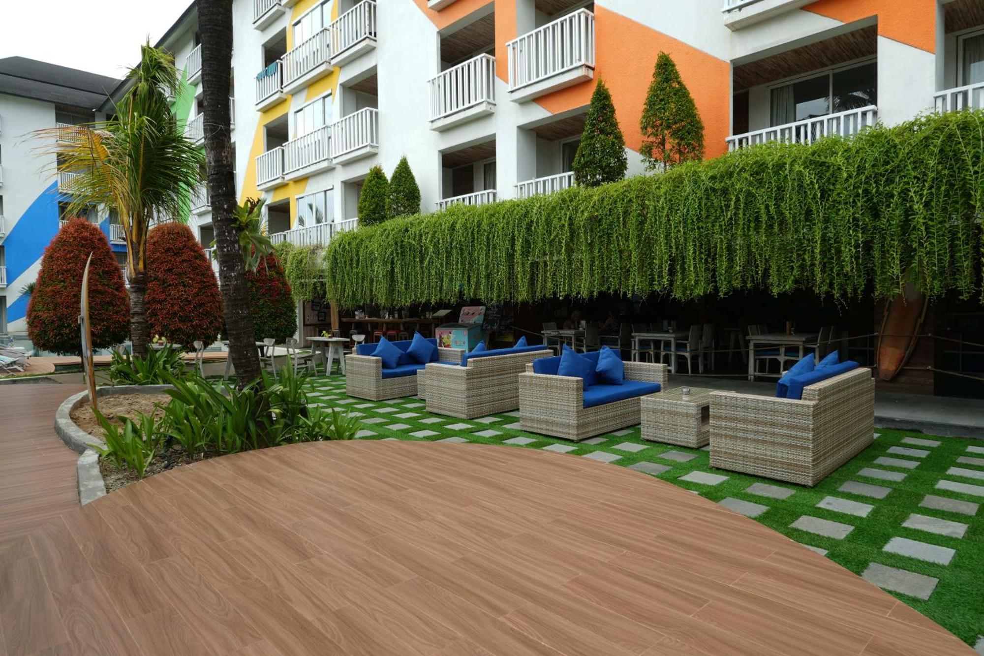 Bliss Surfer Hotel By Tritama Hospitality Legian Exteriör bild