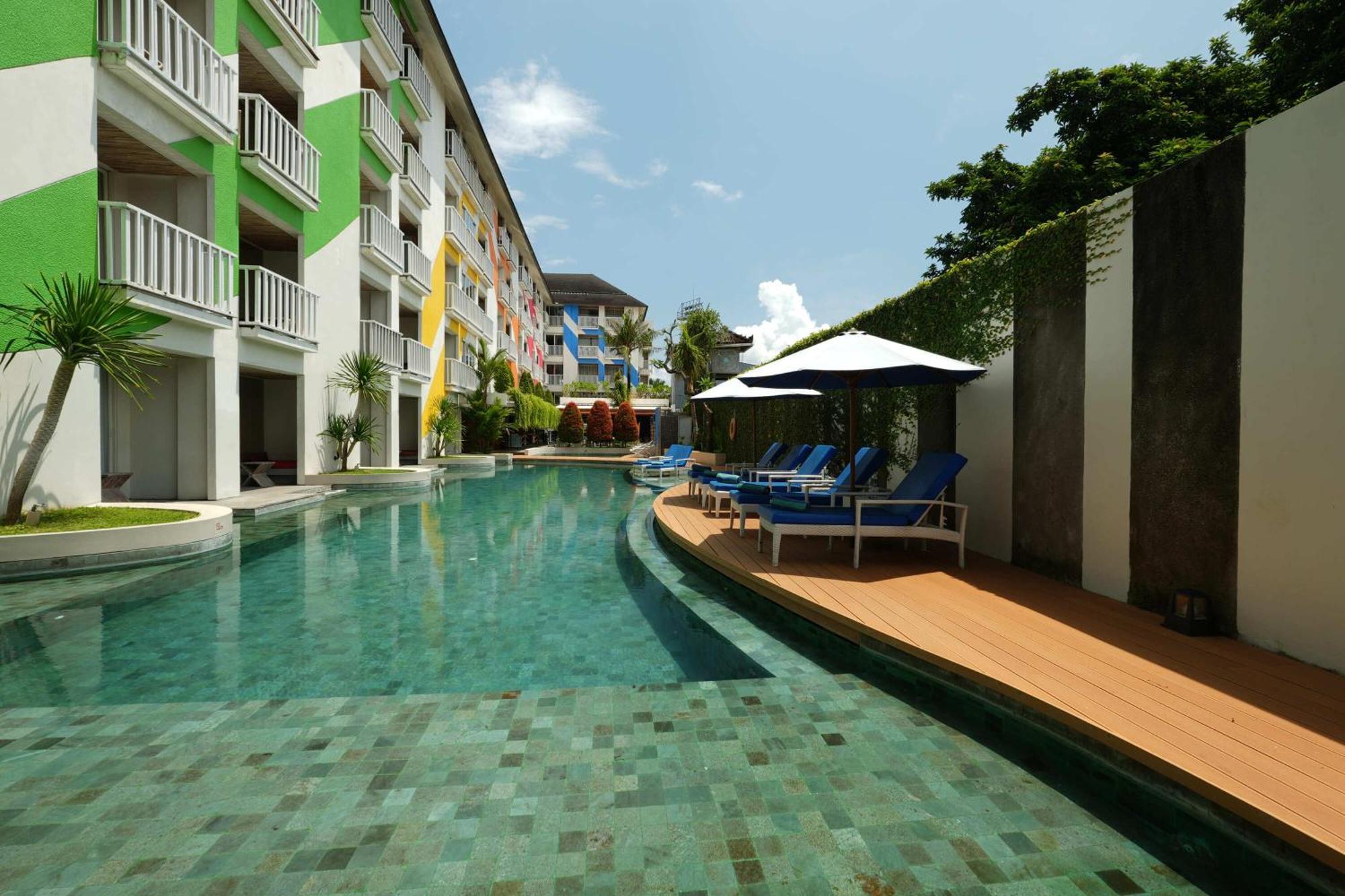 Bliss Surfer Hotel By Tritama Hospitality Legian Exteriör bild